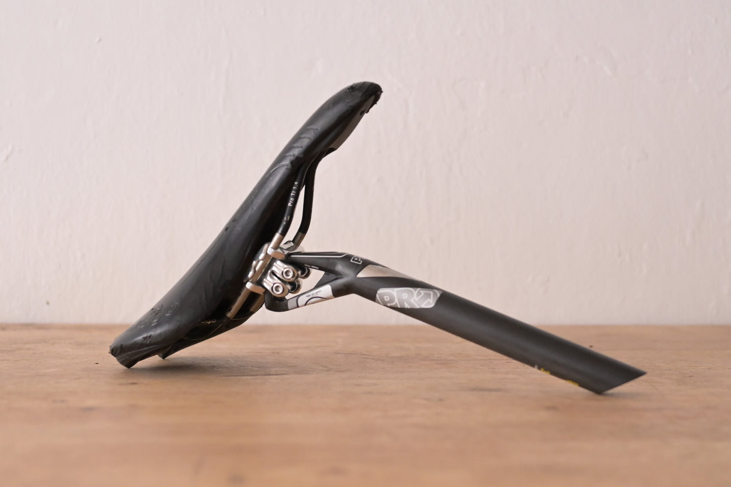 Pro carbon seatpost 27.2/280mm + Prologo saddle